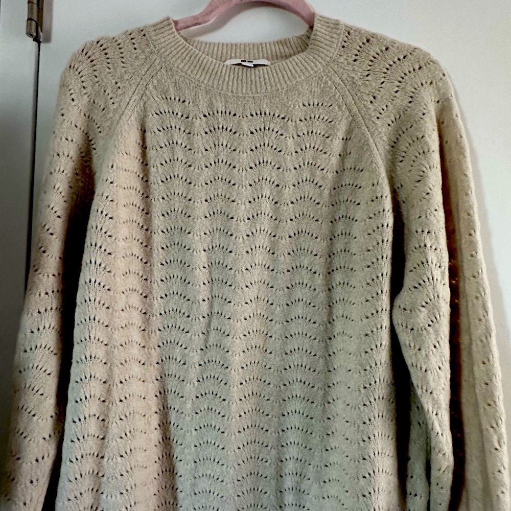 Uniqlo crewneck sweater, size L